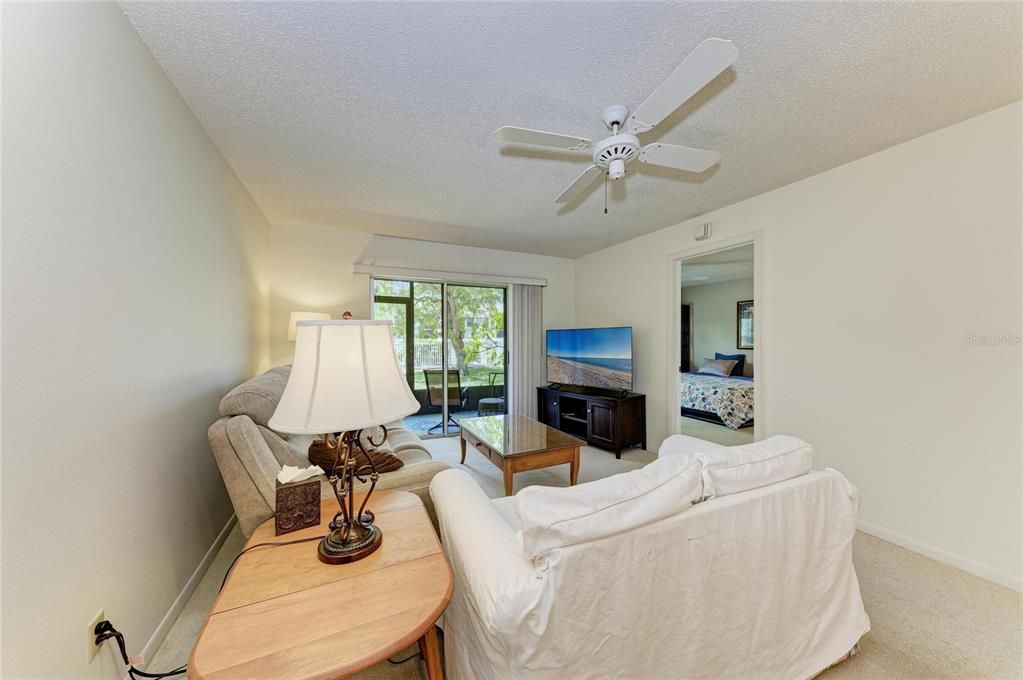 For Sale: $124,900 (2 beds, 2 baths, 947 Square Feet)