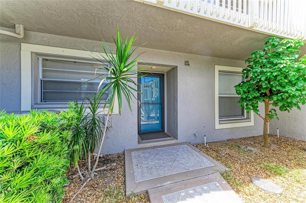 For Sale: $124,900 (2 beds, 2 baths, 947 Square Feet)