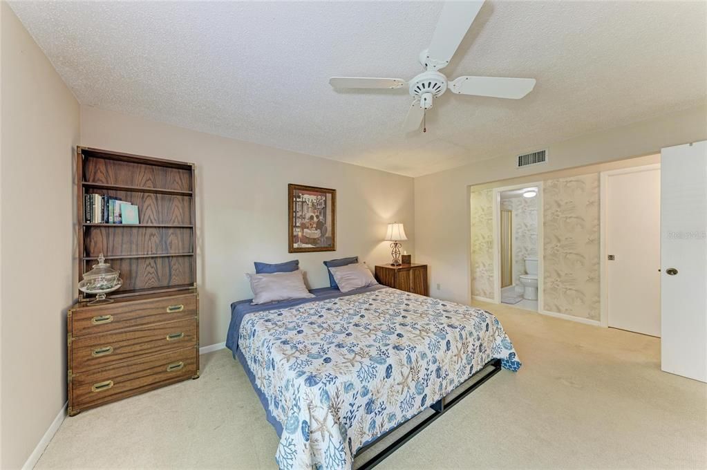 For Sale: $124,900 (2 beds, 2 baths, 947 Square Feet)