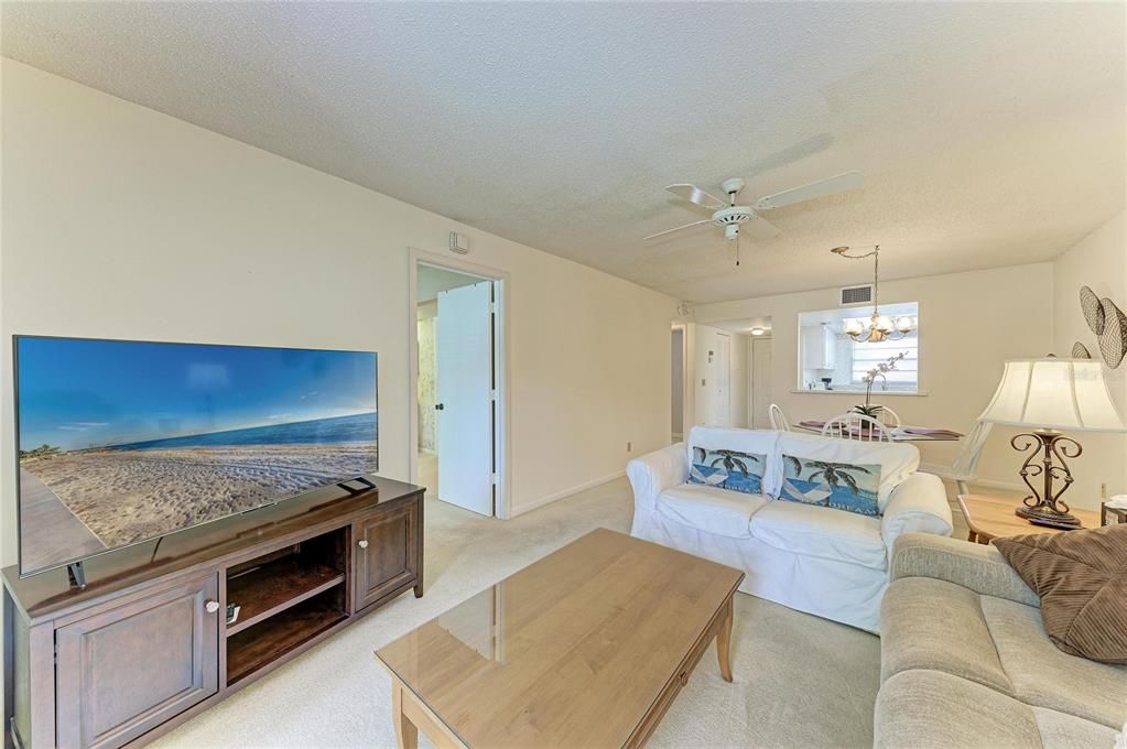 For Sale: $124,900 (2 beds, 2 baths, 947 Square Feet)