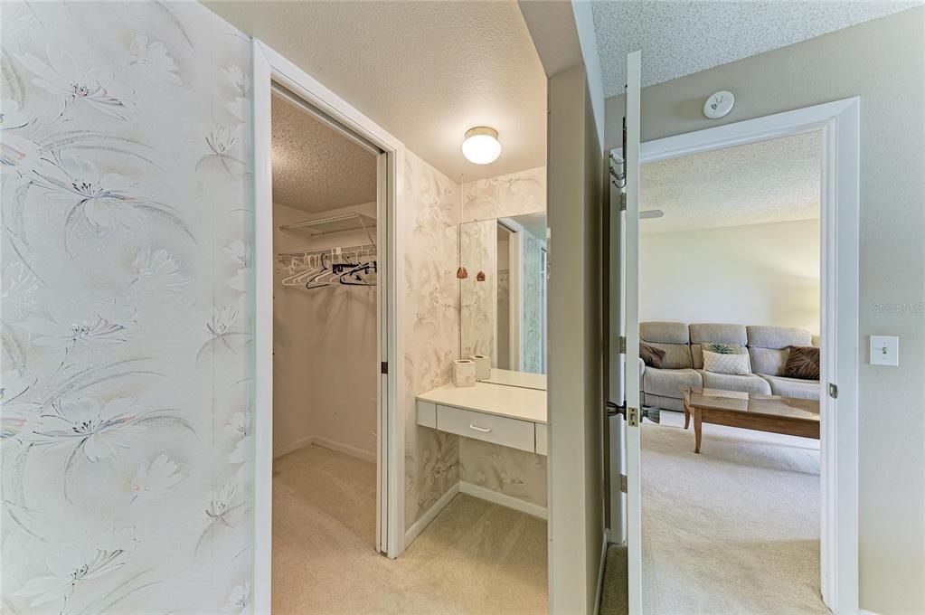 For Sale: $124,900 (2 beds, 2 baths, 947 Square Feet)
