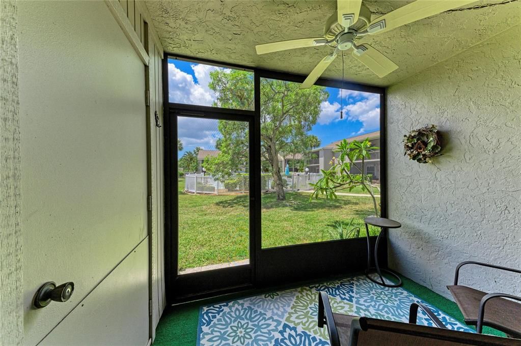 For Sale: $124,900 (2 beds, 2 baths, 947 Square Feet)