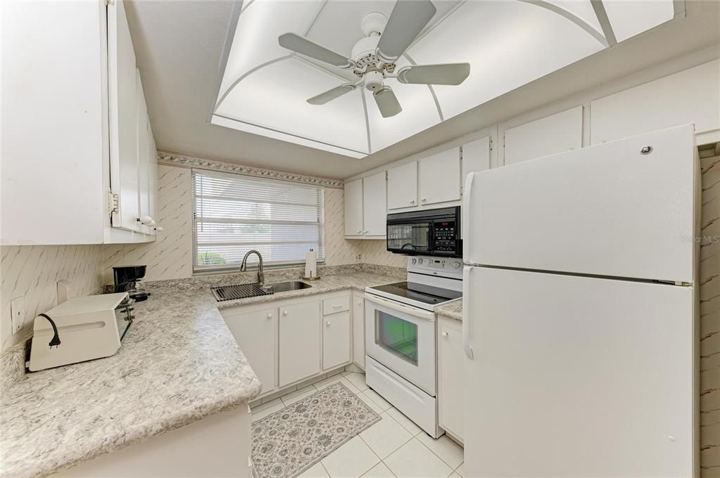 For Sale: $124,900 (2 beds, 2 baths, 947 Square Feet)