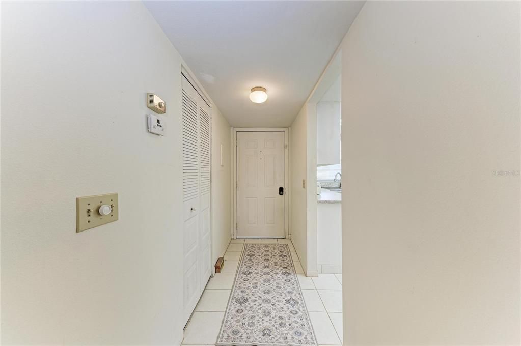 For Sale: $124,900 (2 beds, 2 baths, 947 Square Feet)