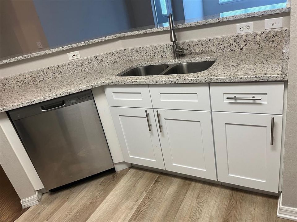 For Rent: $1,400 (1 beds, 1 baths, 945 Square Feet)