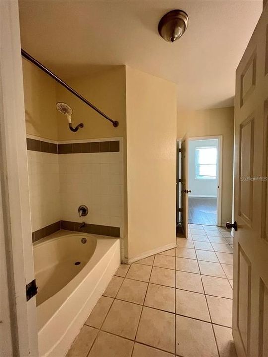 For Rent: $1,400 (1 beds, 1 baths, 945 Square Feet)