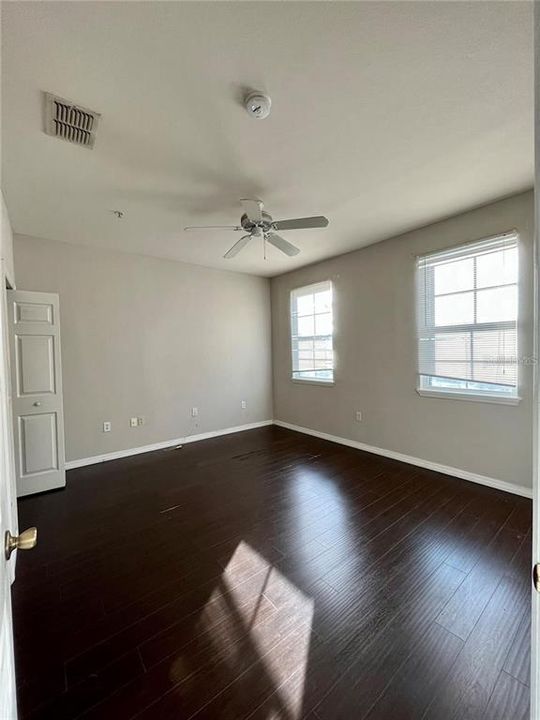 For Rent: $1,400 (1 beds, 1 baths, 945 Square Feet)