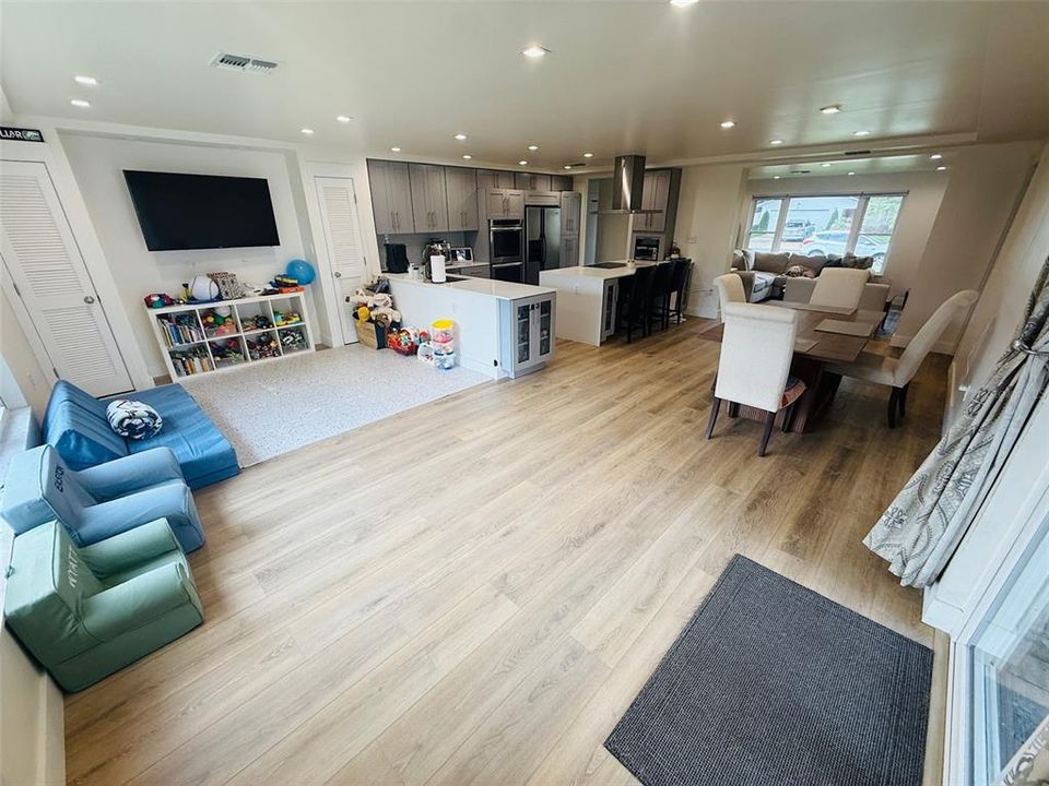 En Venta: $549,000 (3 camas, 2 baños, 1923 Pies cuadrados)
