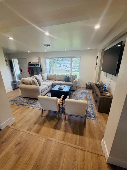 En Venta: $549,000 (3 camas, 2 baños, 1923 Pies cuadrados)