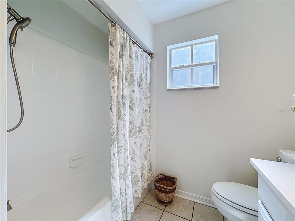 En Venta: $320,000 (3 camas, 2 baños, 1304 Pies cuadrados)