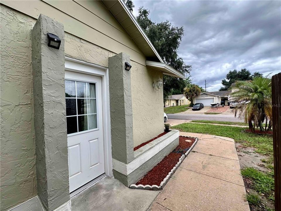 For Rent: $1,200 (1 beds, 1 baths, 800 Square Feet)