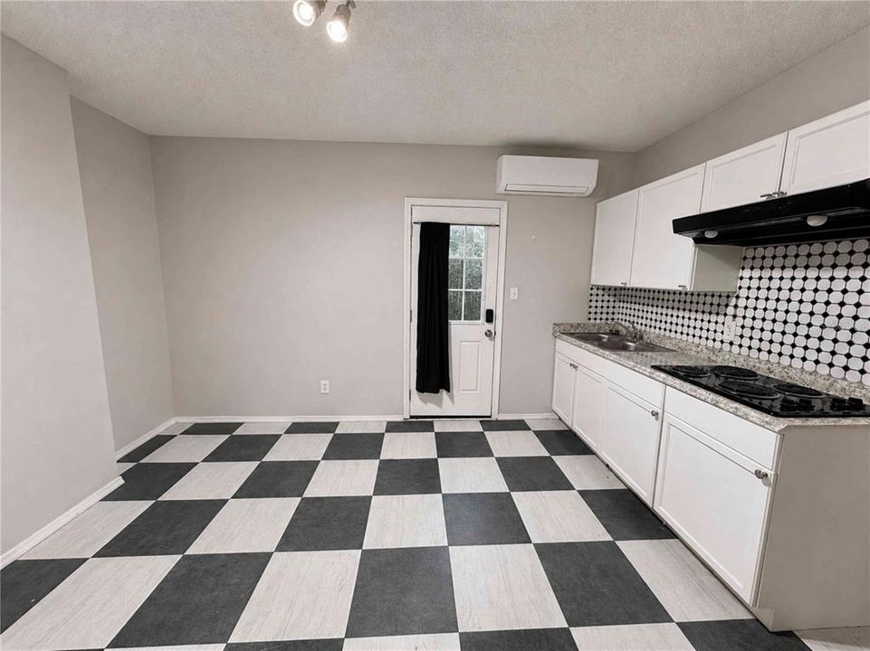 For Rent: $1,200 (1 beds, 1 baths, 800 Square Feet)