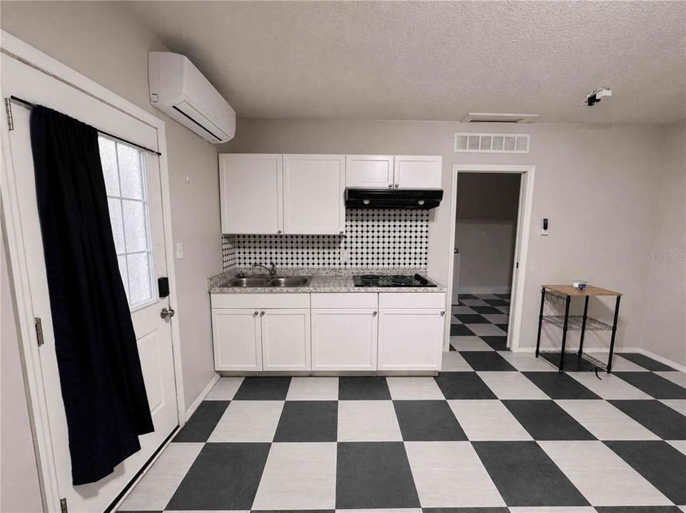 For Rent: $1,200 (1 beds, 1 baths, 800 Square Feet)