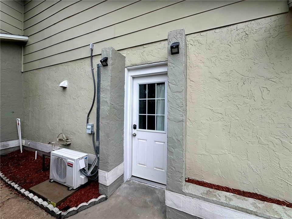 For Rent: $1,200 (1 beds, 1 baths, 800 Square Feet)