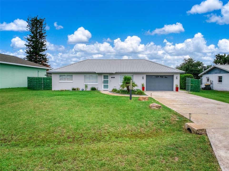 For Sale: $279,500 (2 beds, 2 baths, 1000 Square Feet)