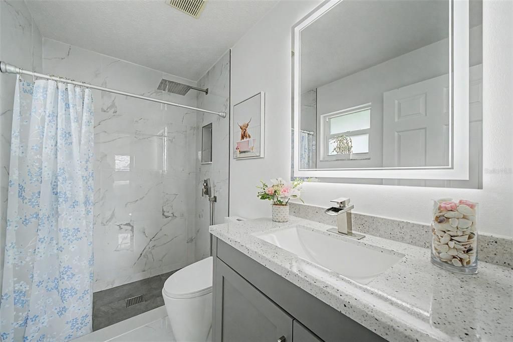 For Sale: $279,500 (2 beds, 2 baths, 1000 Square Feet)