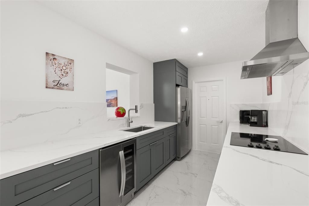 For Sale: $279,500 (2 beds, 2 baths, 1000 Square Feet)