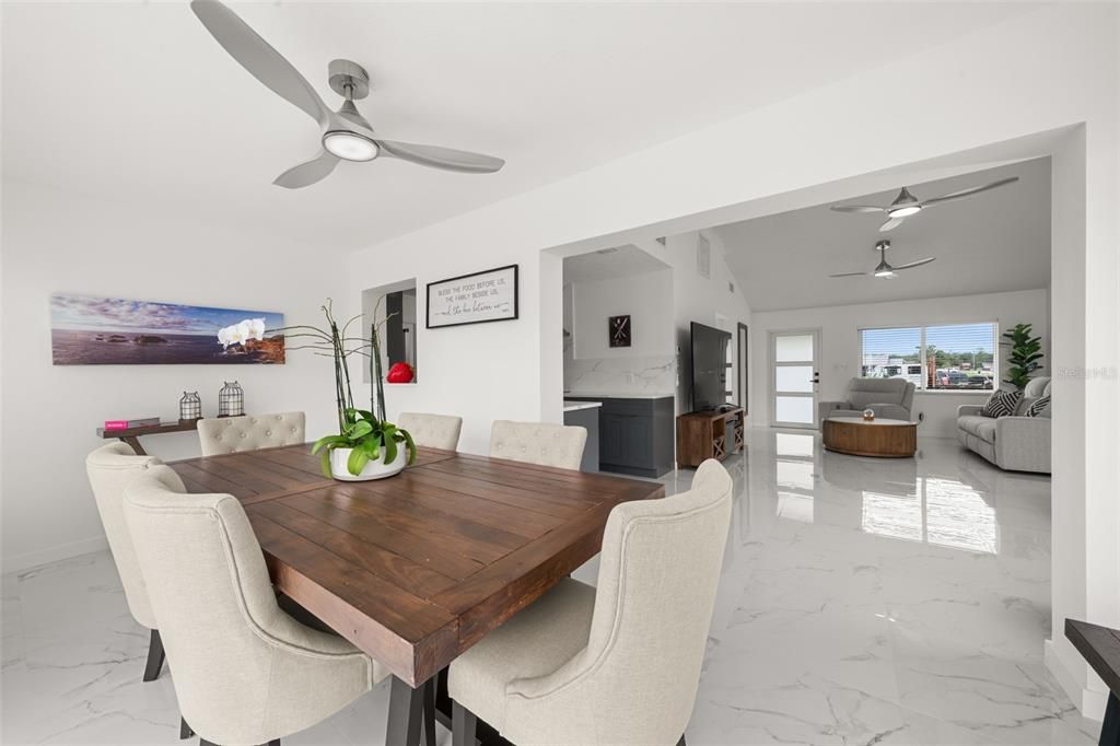 For Sale: $279,500 (2 beds, 2 baths, 1000 Square Feet)