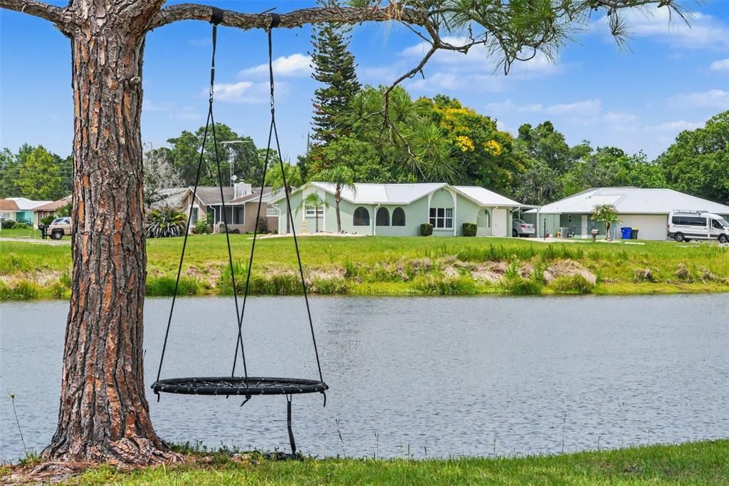 For Sale: $279,500 (2 beds, 2 baths, 1000 Square Feet)