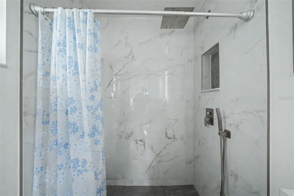For Sale: $279,500 (2 beds, 2 baths, 1000 Square Feet)
