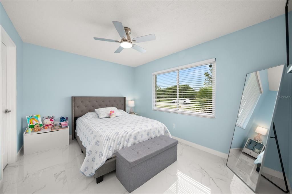For Sale: $279,500 (2 beds, 2 baths, 1000 Square Feet)