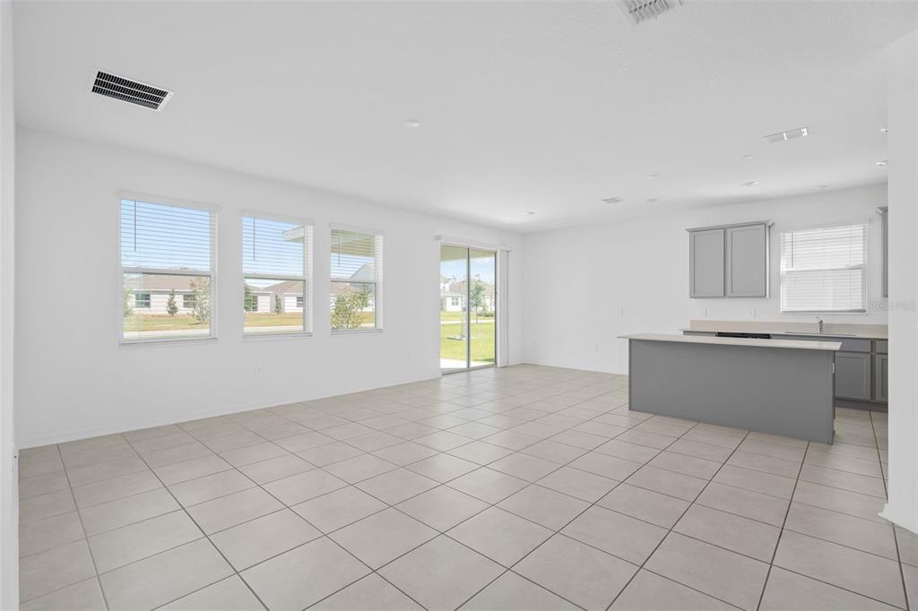 En Venta: $379,000 (4 camas, 2 baños, 1843 Pies cuadrados)
