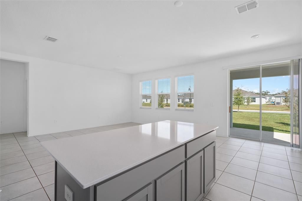 En Venta: $379,000 (4 camas, 2 baños, 1843 Pies cuadrados)