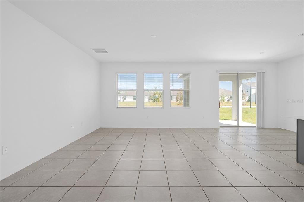 En Venta: $379,000 (4 camas, 2 baños, 1843 Pies cuadrados)