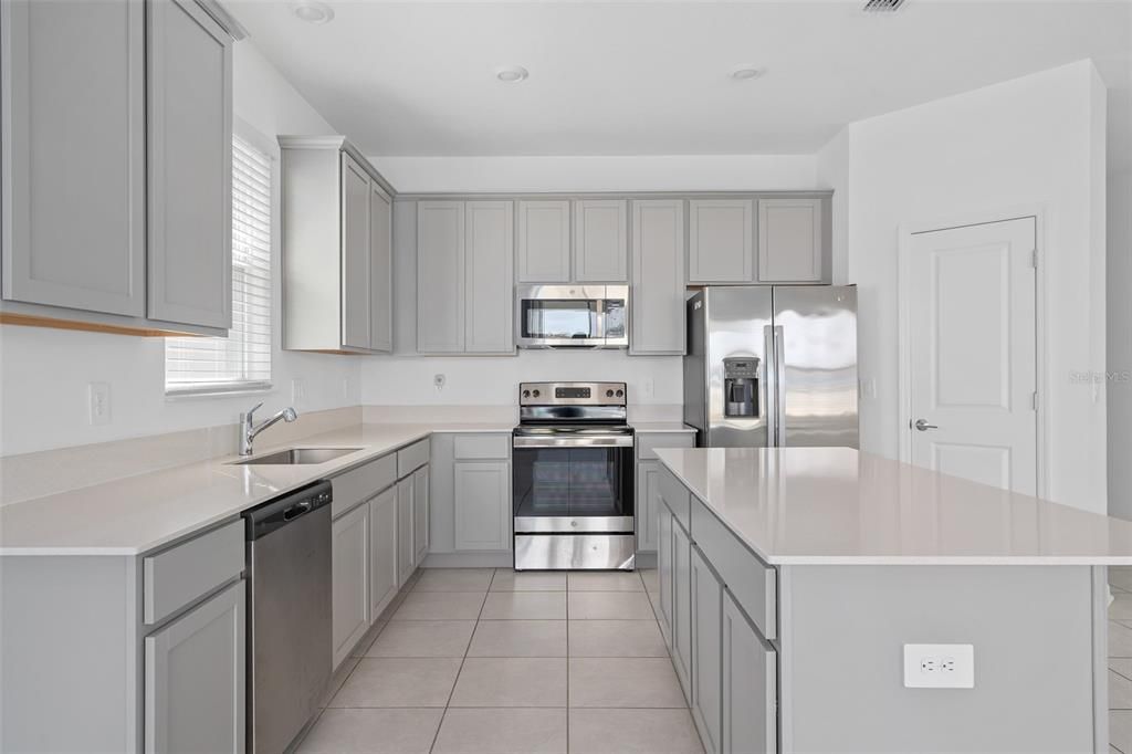En Venta: $379,000 (4 camas, 2 baños, 1843 Pies cuadrados)
