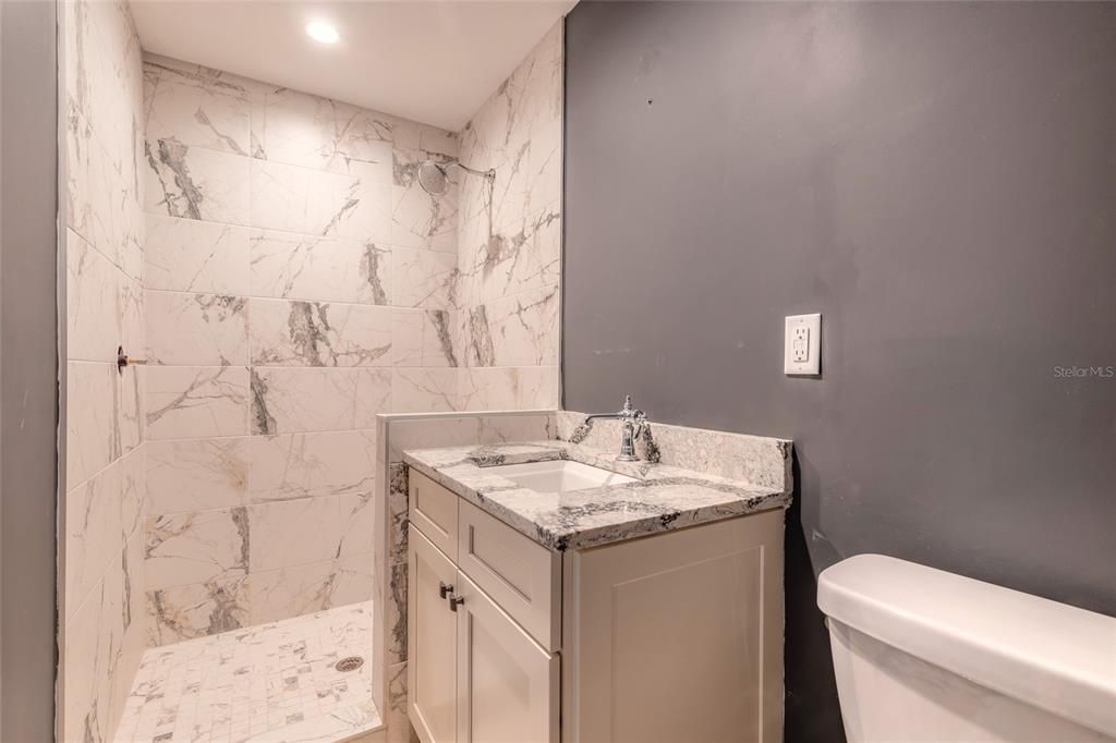 En Venta: $877,690 (4 camas, 4 baños, 5600 Pies cuadrados)
