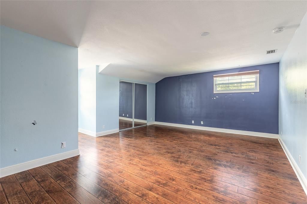 En Venta: $877,690 (4 camas, 4 baños, 5600 Pies cuadrados)