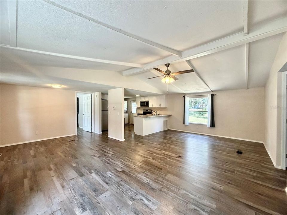 For Sale: $325,000 (3 beds, 2 baths, 1152 Square Feet)