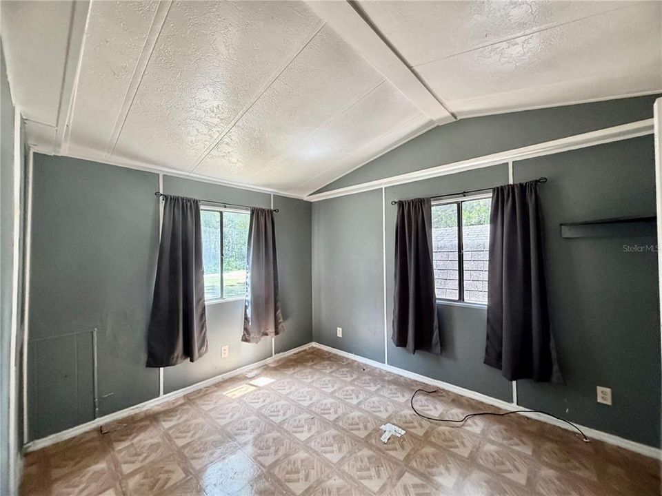 For Sale: $325,000 (3 beds, 2 baths, 1152 Square Feet)