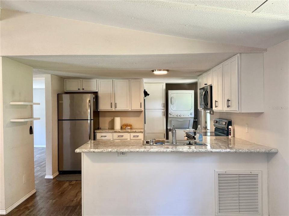 For Sale: $325,000 (3 beds, 2 baths, 1152 Square Feet)