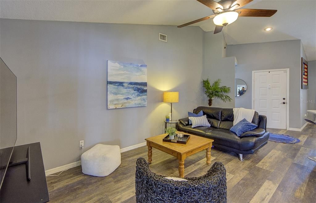 For Sale: $359,900 (4 beds, 3 baths, 1792 Square Feet)