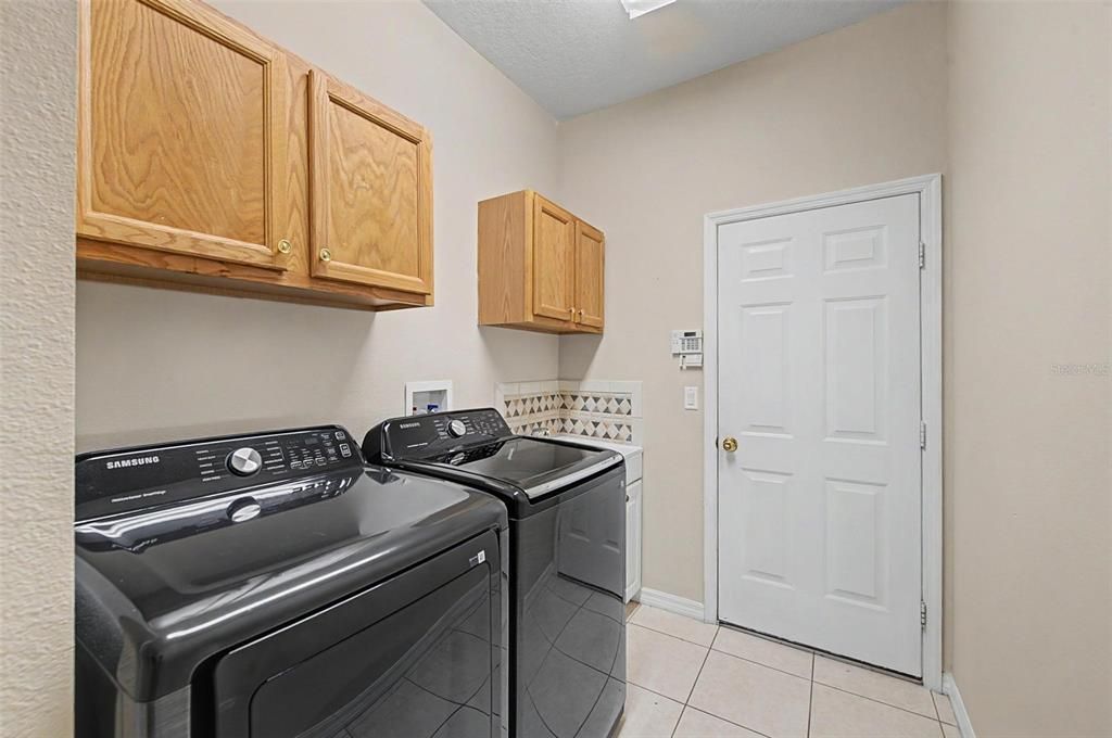 En Venta: $499,000 (4 camas, 2 baños, 2366 Pies cuadrados)