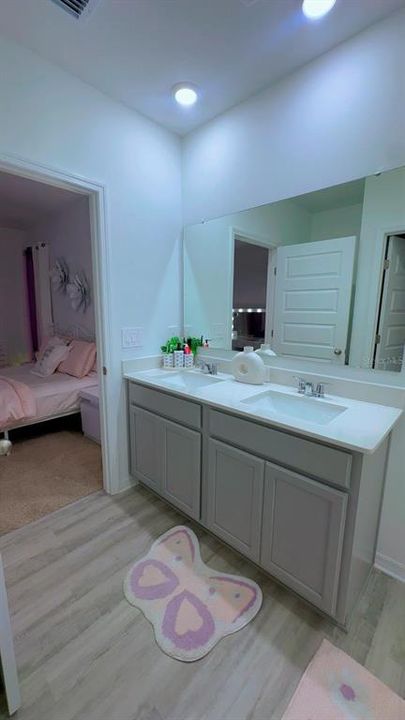 В аренду: $2,100 (3 спален, 2 ванн, 1302 Квадратных фут)