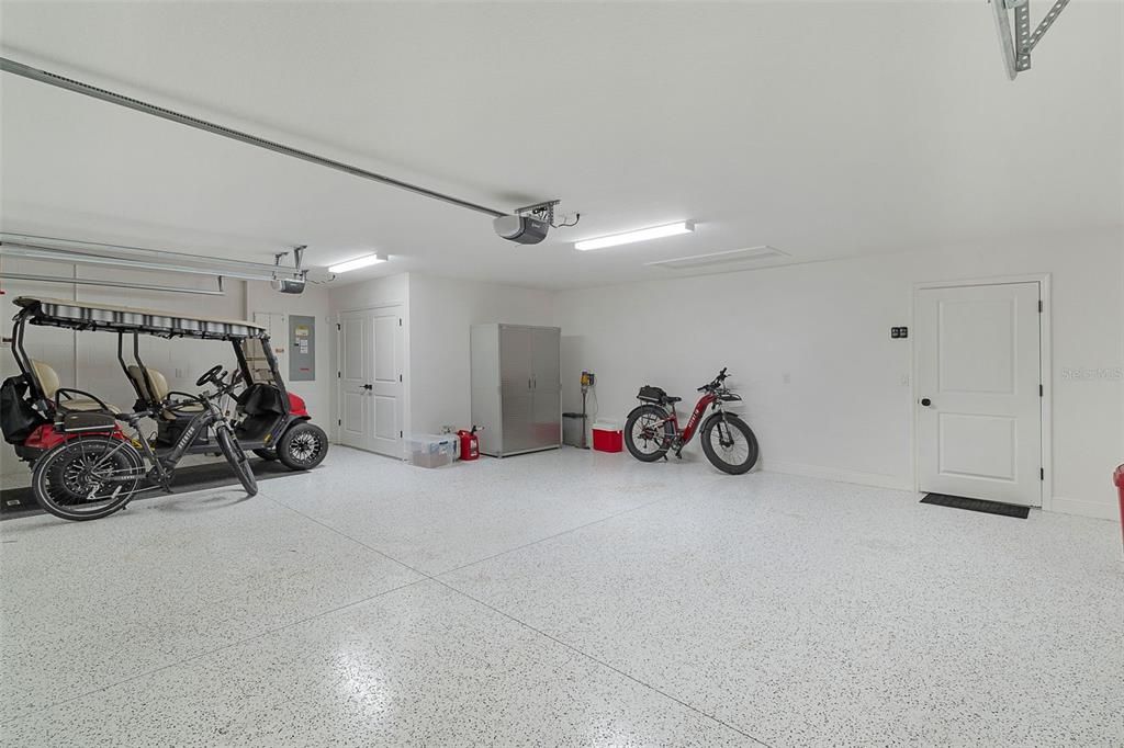 Под контрактом: $775,000 (3 спален, 3 ванн, 1929 Квадратных фут)