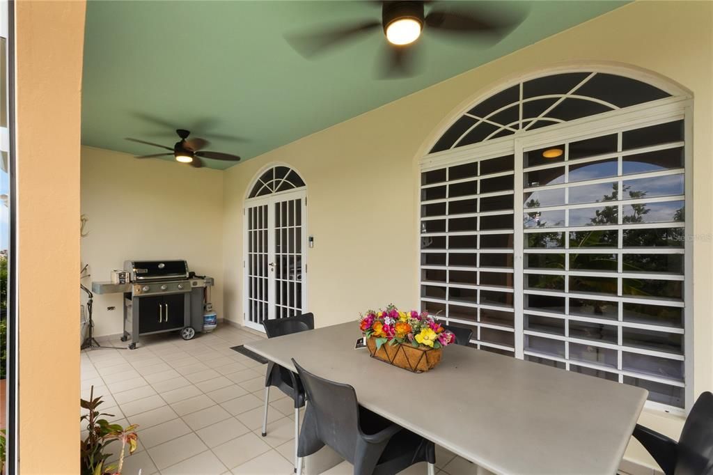 For Sale: $1,499,900 (5 beds, 3 baths, 2377 Square Feet)