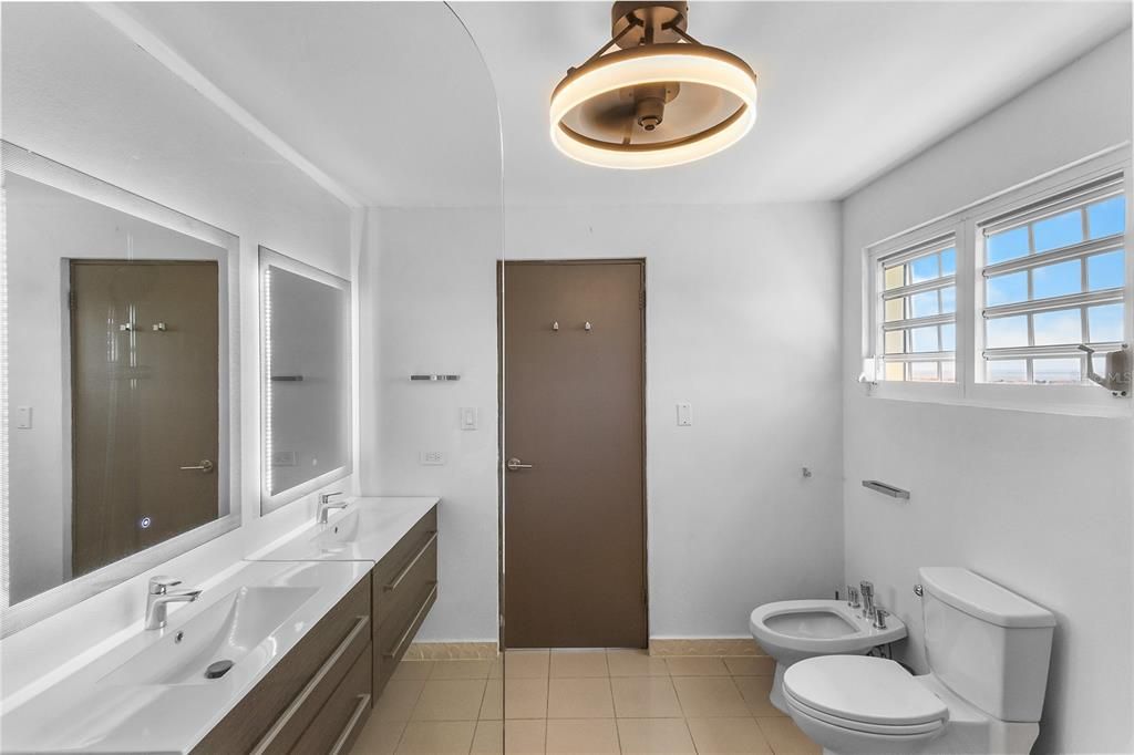 For Sale: $1,499,900 (5 beds, 3 baths, 2377 Square Feet)