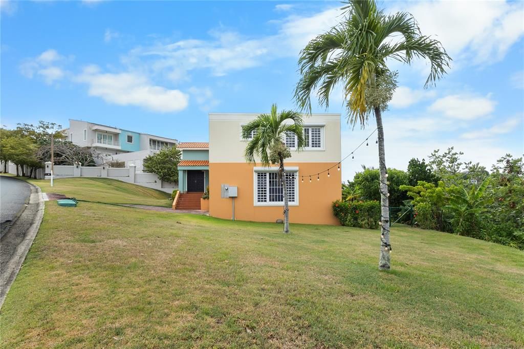 For Sale: $1,499,900 (5 beds, 3 baths, 2377 Square Feet)