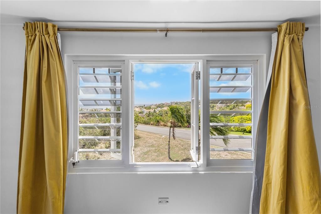 For Sale: $1,499,900 (5 beds, 3 baths, 2377 Square Feet)
