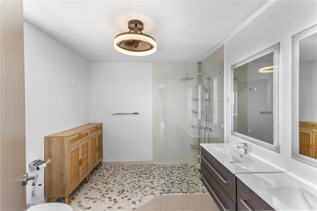 For Sale: $1,499,900 (5 beds, 3 baths, 2377 Square Feet)