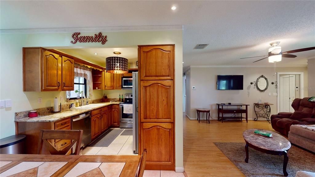На продажу: $435,000 (3 спален, 2 ванн, 1216 Квадратных фут)