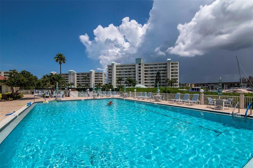 En Venta: $675,000 (3 camas, 2 baños, 1300 Pies cuadrados)