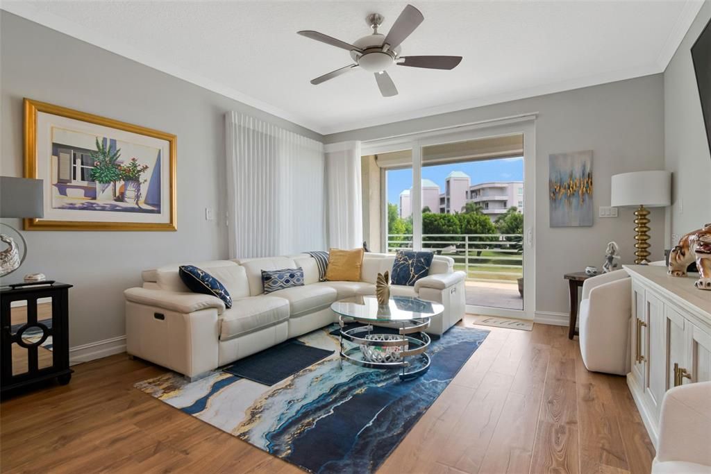 En Venta: $675,000 (3 camas, 2 baños, 1300 Pies cuadrados)