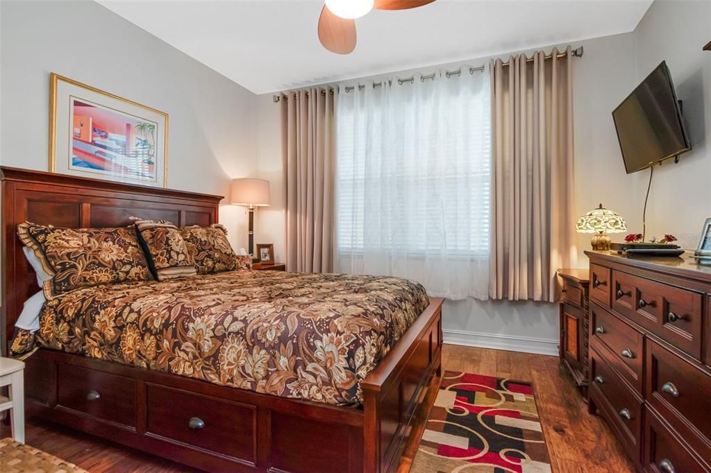 En Venta: $675,000 (3 camas, 2 baños, 1300 Pies cuadrados)