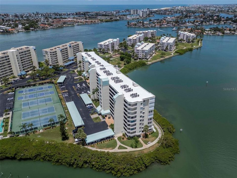 En Venta: $675,000 (3 camas, 2 baños, 1300 Pies cuadrados)