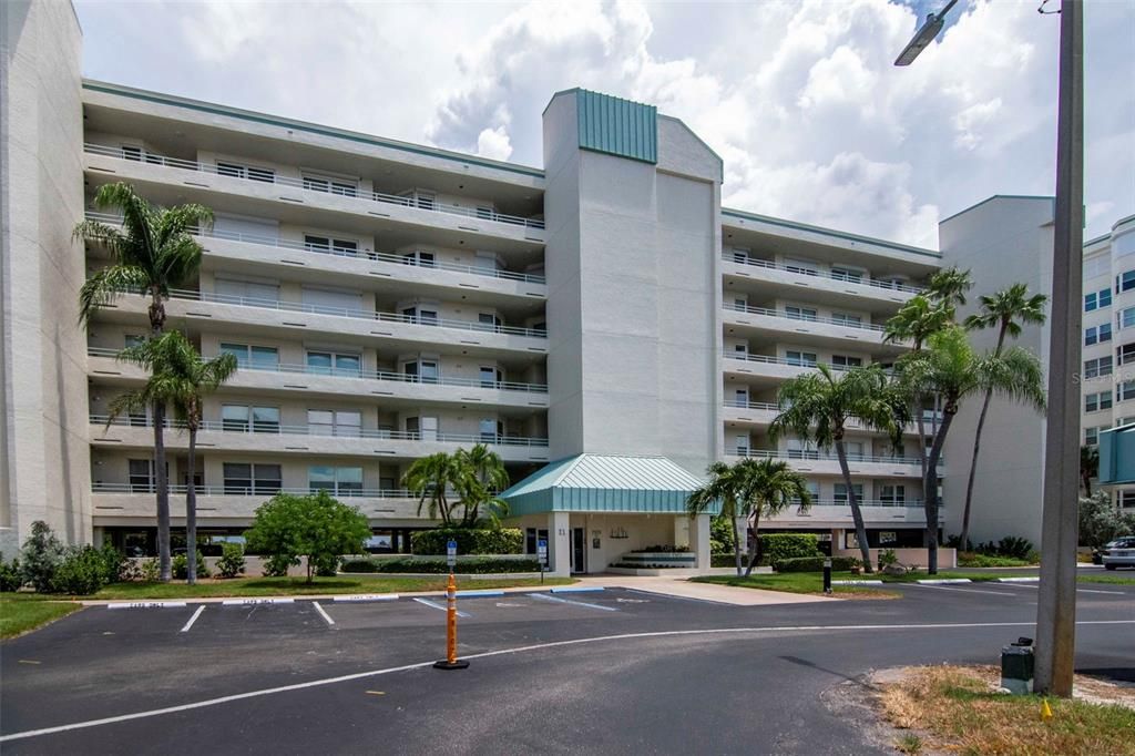 En Venta: $675,000 (3 camas, 2 baños, 1300 Pies cuadrados)
