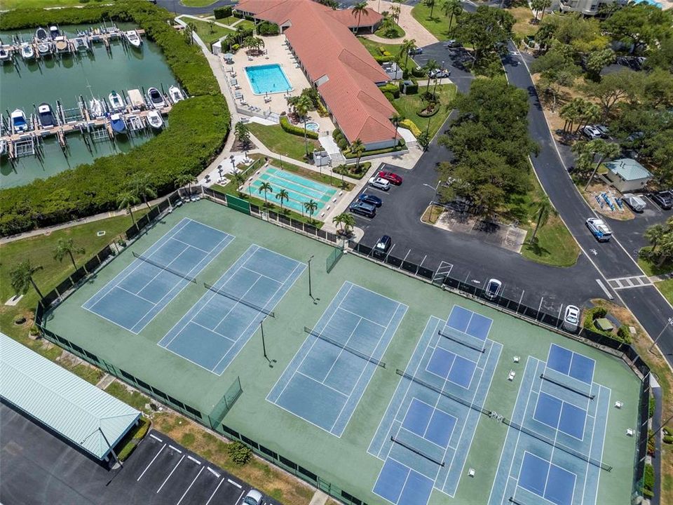 En Venta: $675,000 (3 camas, 2 baños, 1300 Pies cuadrados)